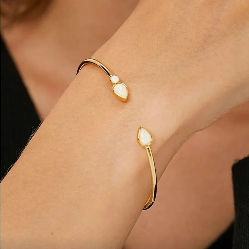 Stone bangle Q752